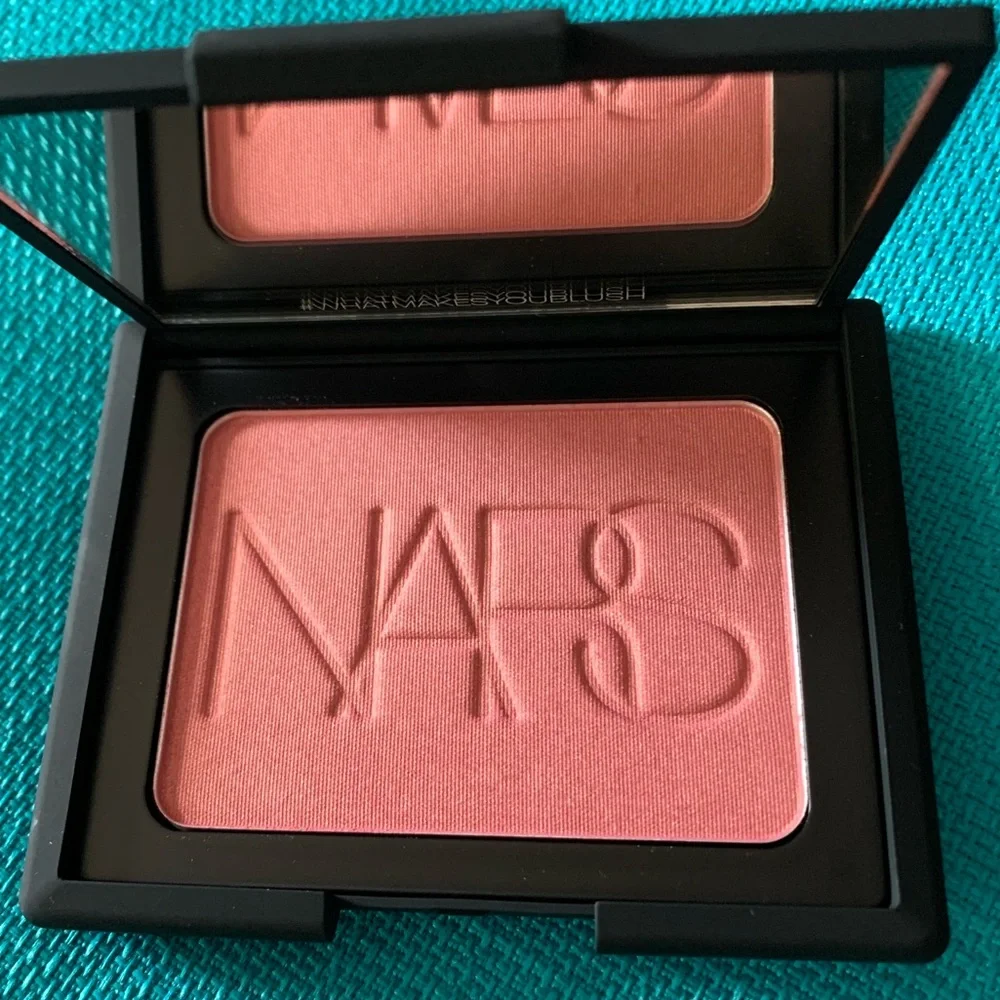 Jumbo Blush from NARS. Perfect 🎁 gifting Size 28oz organism Long lasting